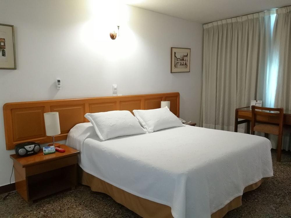 Hotel Villavicencio Plaza Eksteriør billede