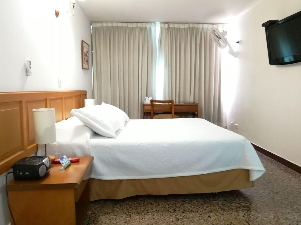 Hotel Villavicencio Plaza Eksteriør billede