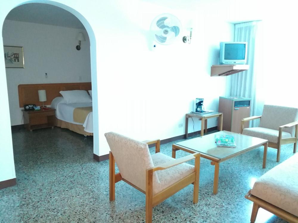 Hotel Villavicencio Plaza Eksteriør billede