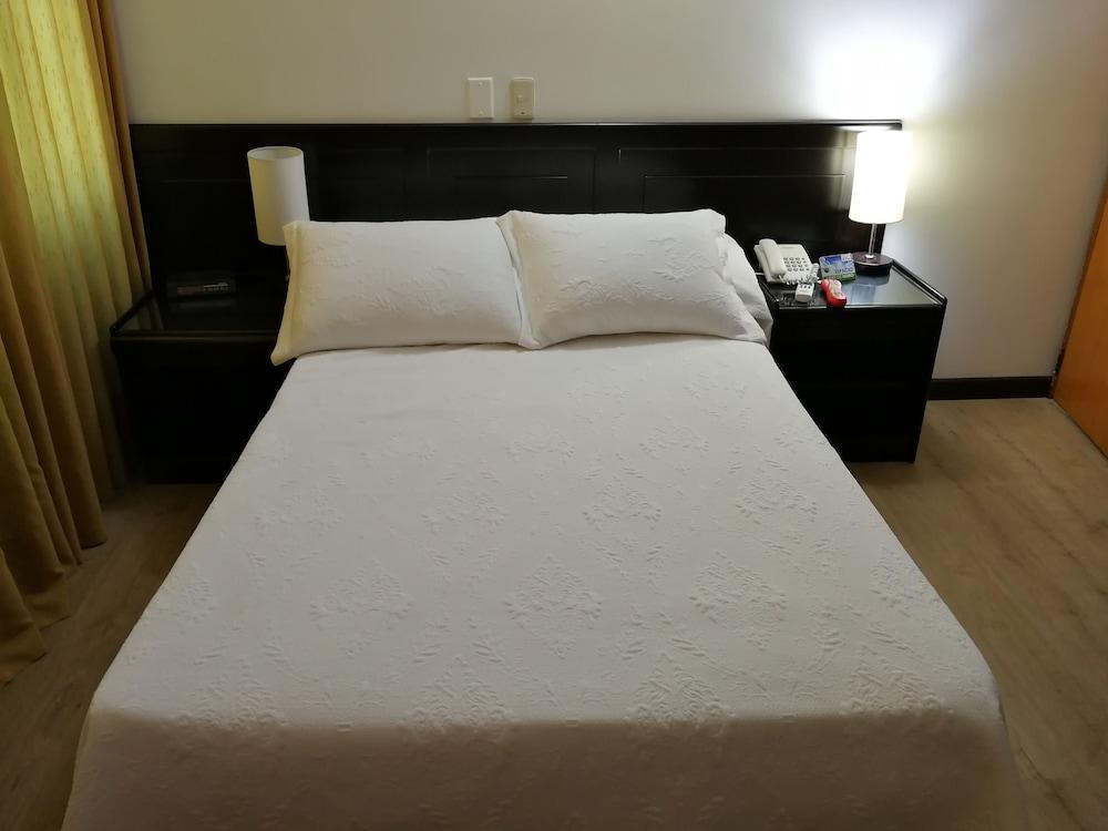 Hotel Villavicencio Plaza Eksteriør billede
