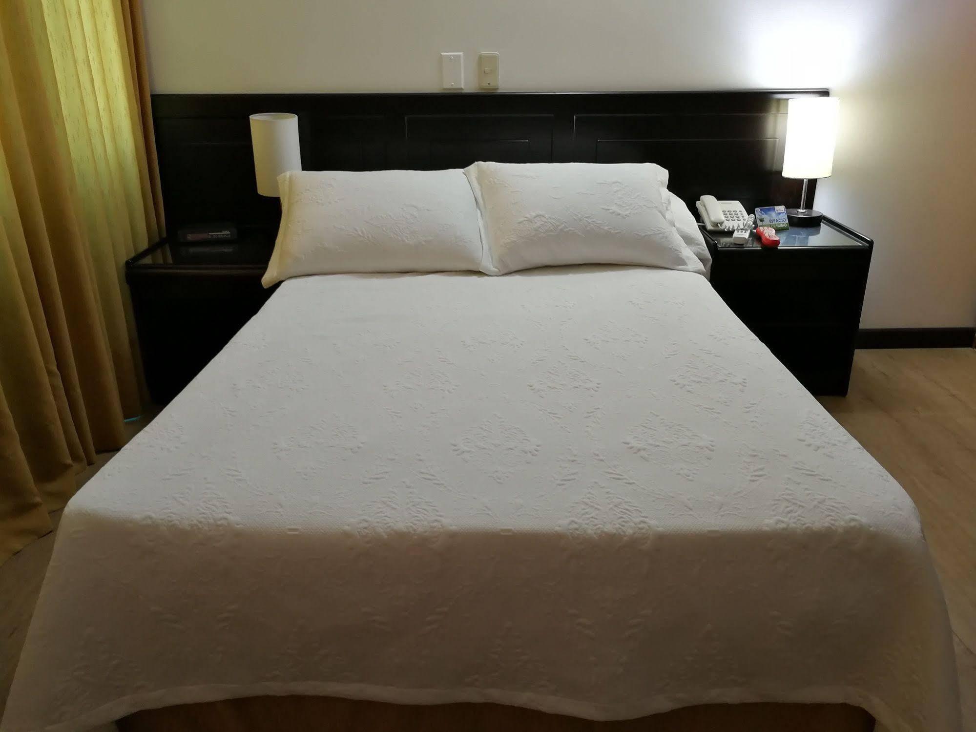 Hotel Villavicencio Plaza Eksteriør billede