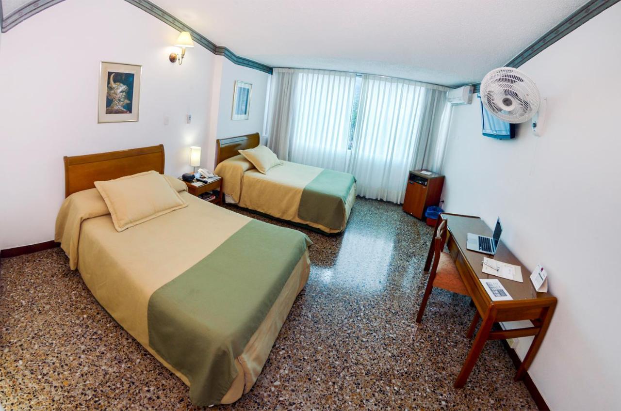 Hotel Villavicencio Plaza Eksteriør billede
